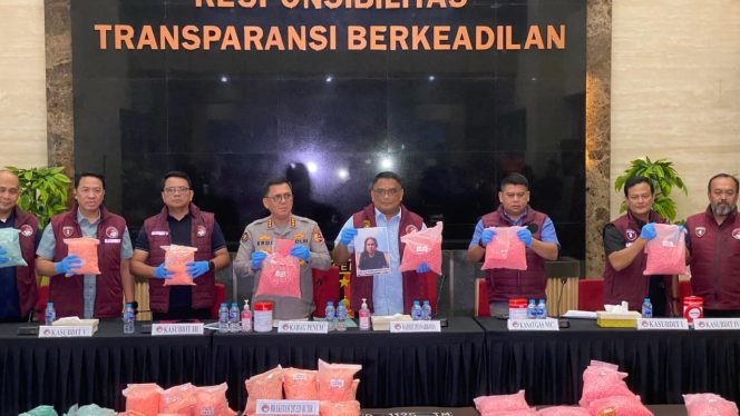 
					Pengungkapan Pemilik Ekstasi di Tol Lampung Bareskrim Polri Tetapkan MR Sebagai Tersangka