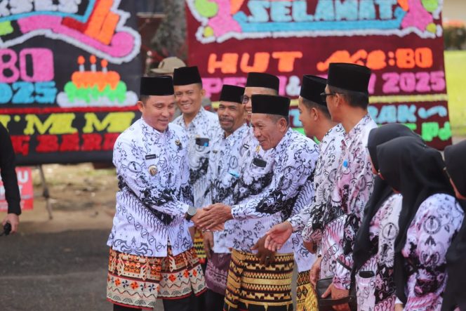
					Lampung Barat Rayakan Hari Guru Nasional 2025 dengan Parade Budaya
