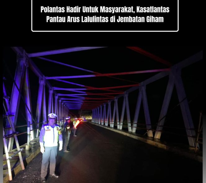 
					Polantas Hadir Untuk Masyarakat, Kasatlantas Pantau Arus Lalulintas di Jembatan Giham