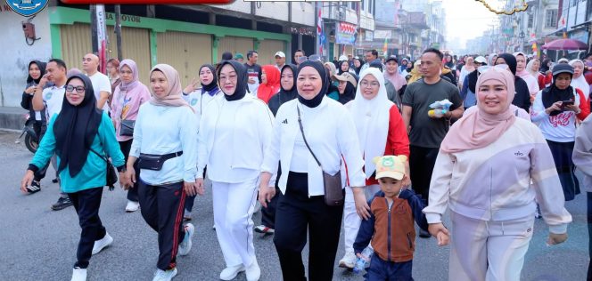 
					Senam Bersama Bupati dan Wabup Warga OKU Selatan Eratkan Silaturahmi